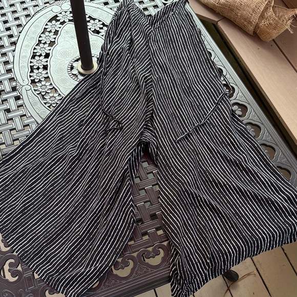 Zanzea Black & White Striped Loose Cropped Jumpsuit Size Medium - Picture 11 of 11